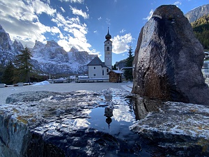 Kirche Colfosco Sommer2