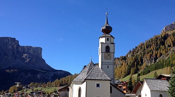 Kirche Colfosco Sommer Alta Badia Dolomiten Unesco